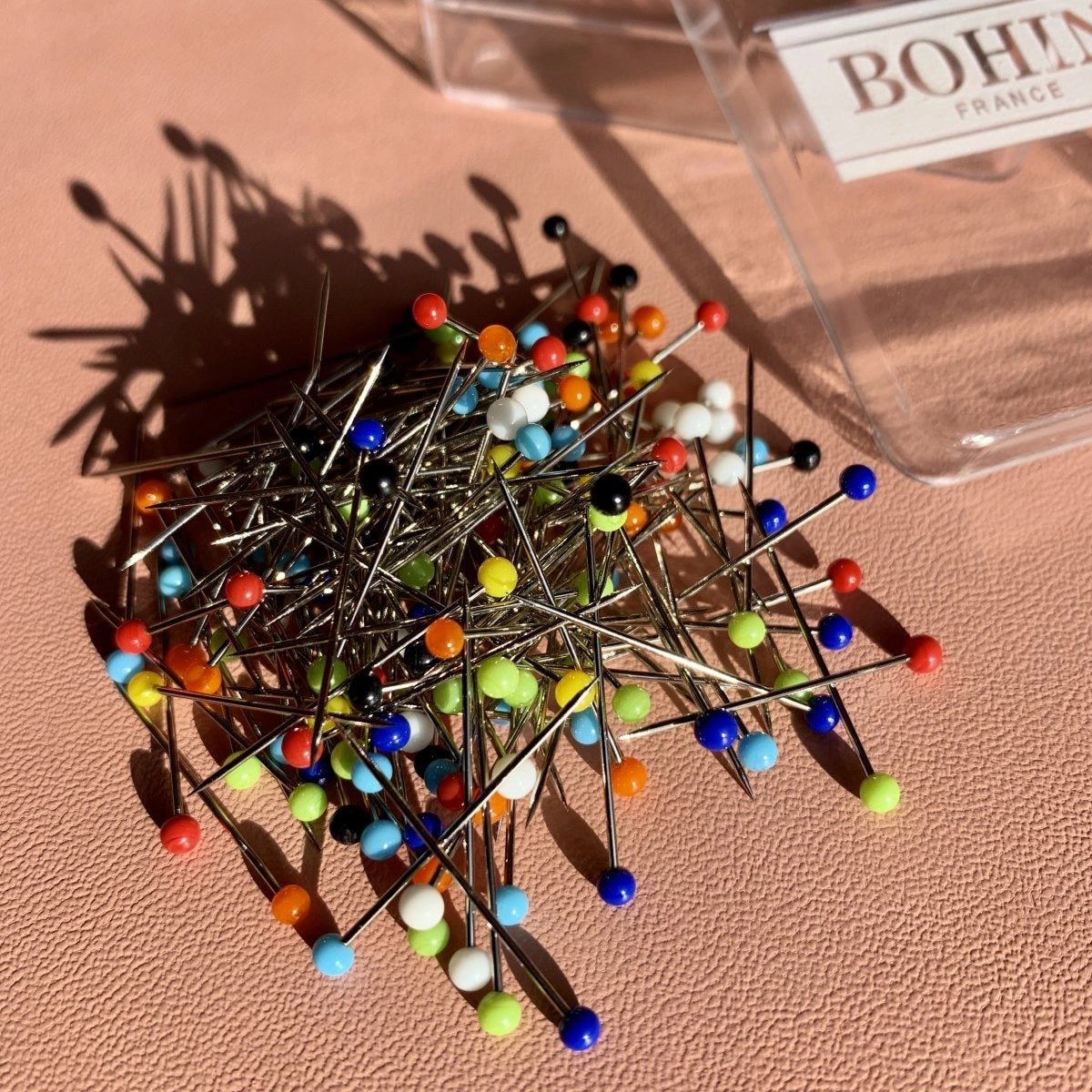 Bohin Extra Fine Glass Head Pins 1-1/4" x 0.60 mm