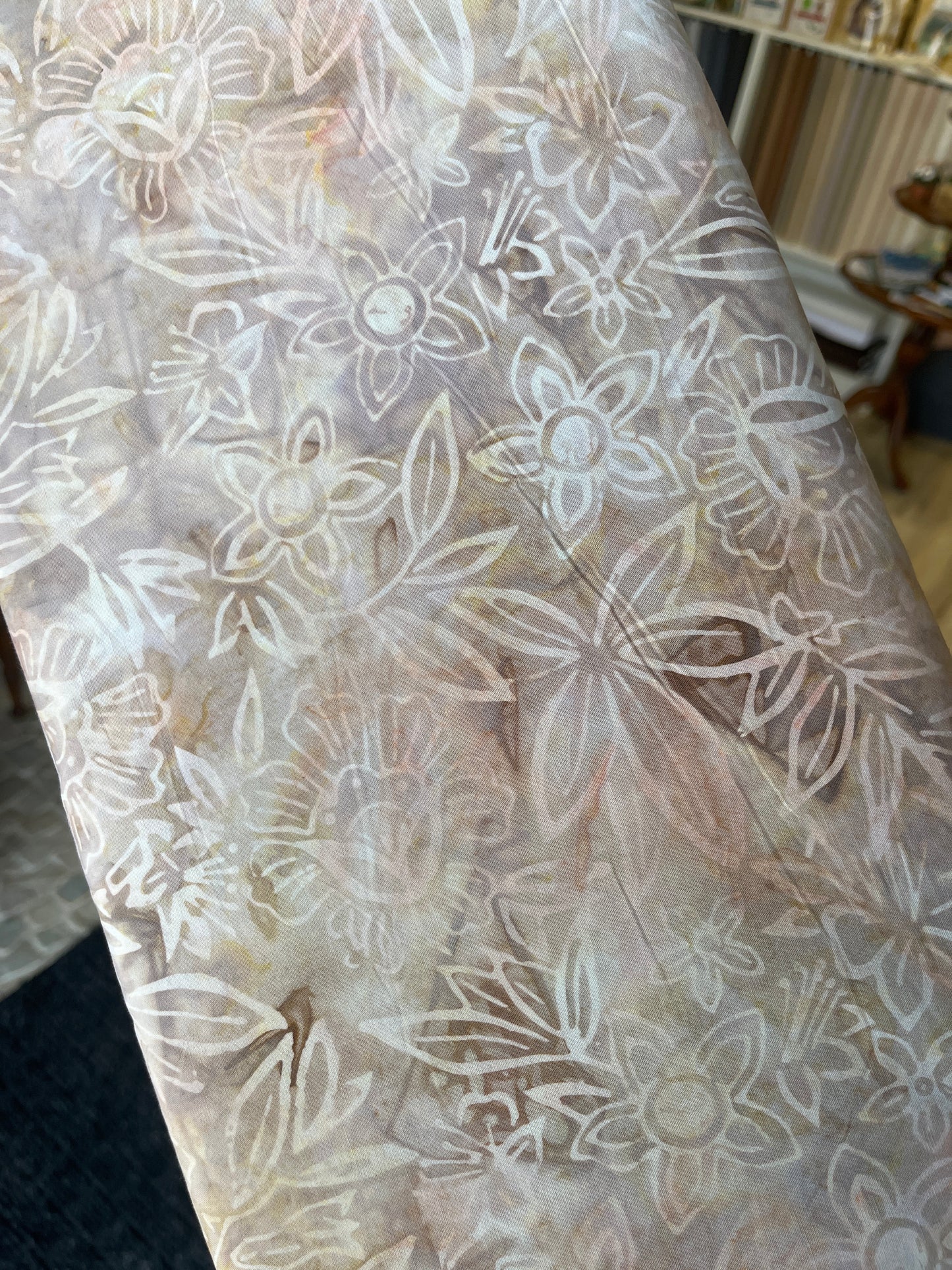 Batik - Motif floral rose et beige