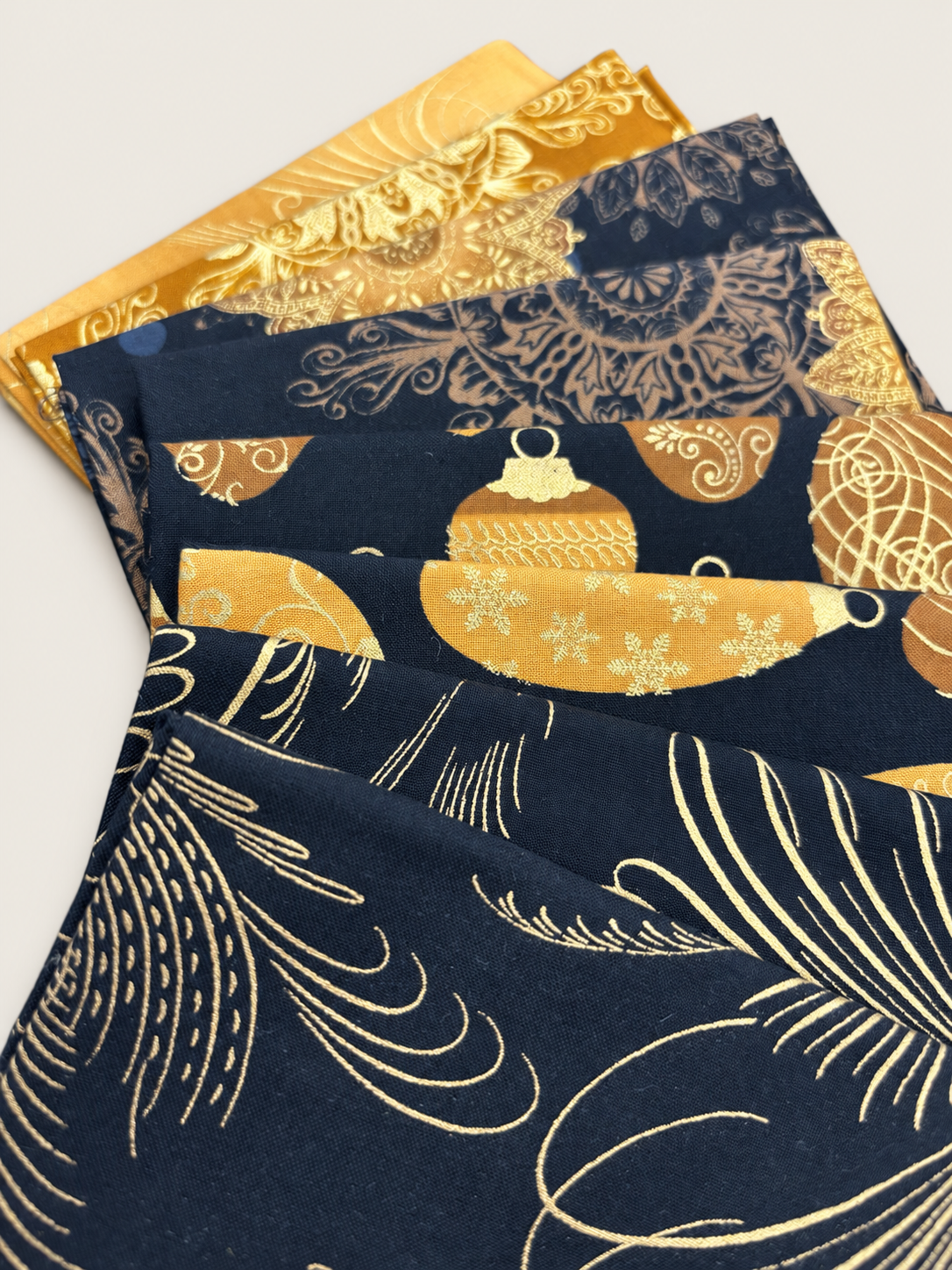 Restash #0041 - Fabric Bundle - 8 Fat Quarters
